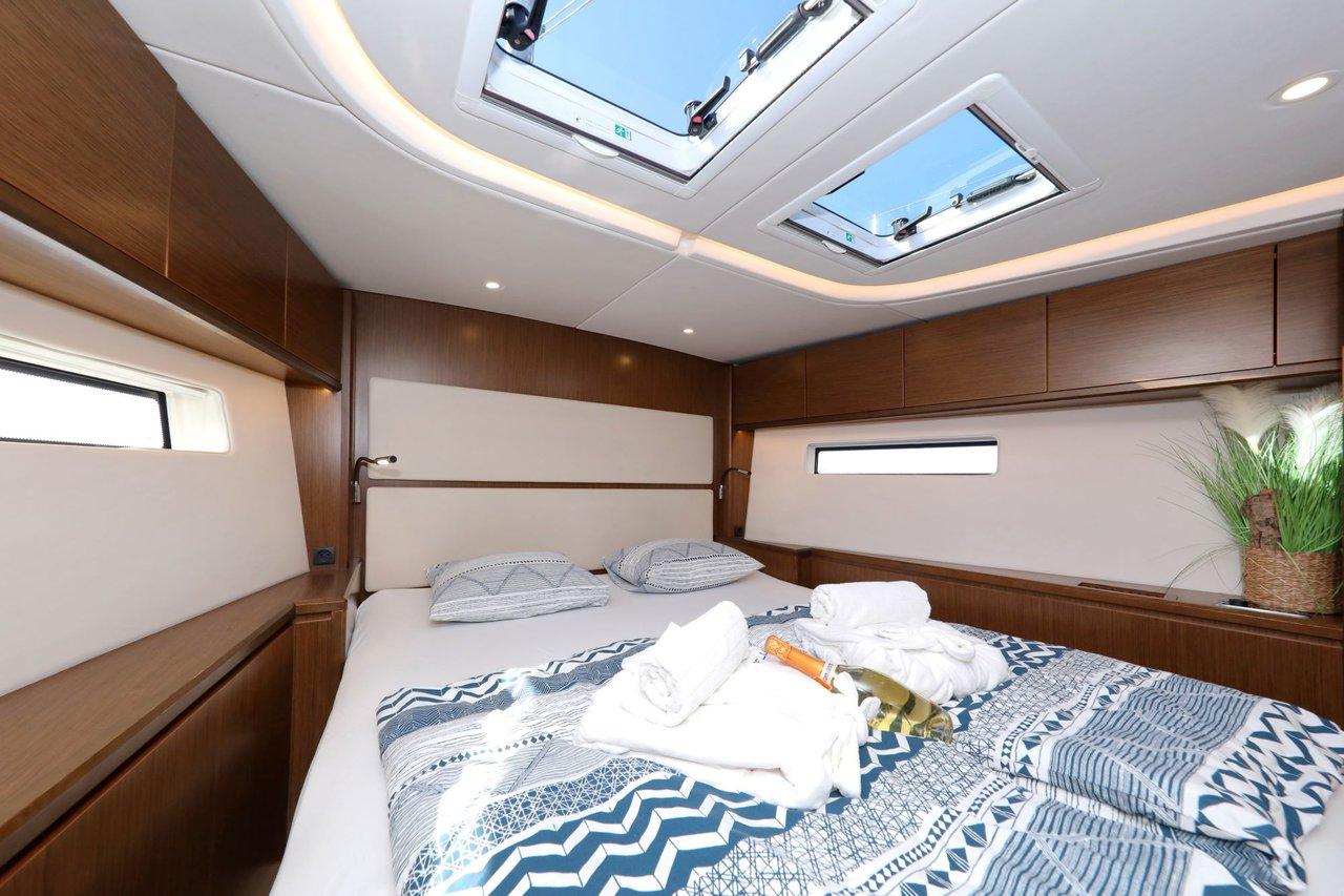 Bavaria C57 - 3 + 1 cab., picture 14