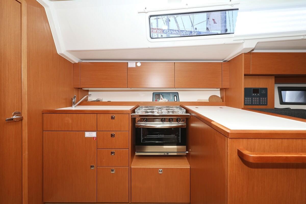 Bavaria C38, picture 13