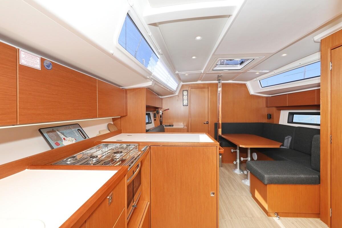 Bavaria C38, picture 10