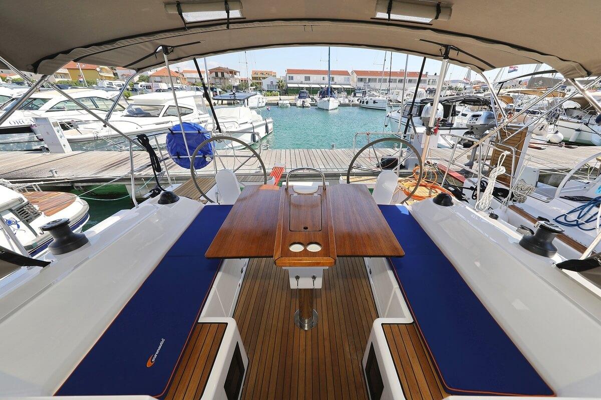 Bavaria C38, picture 6