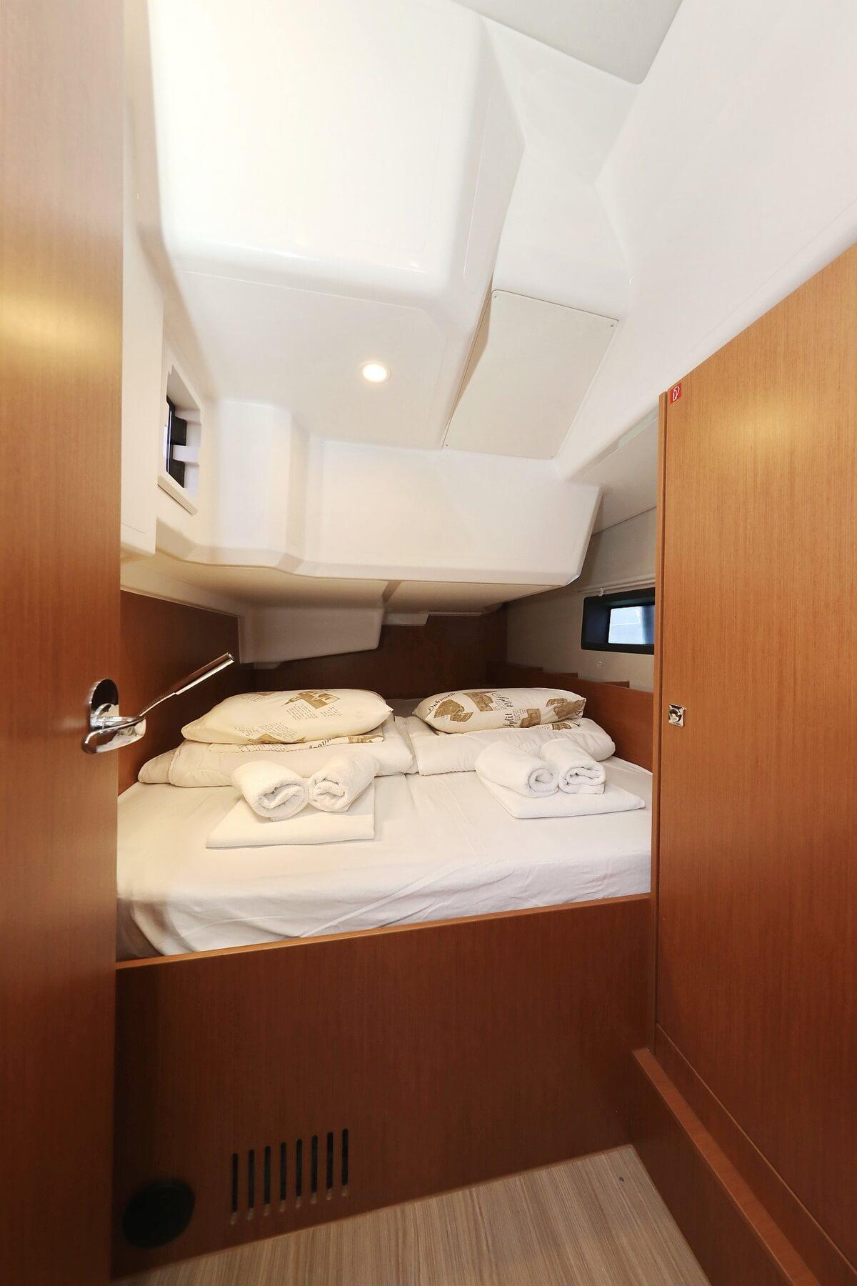 Bavaria C38, picture 16