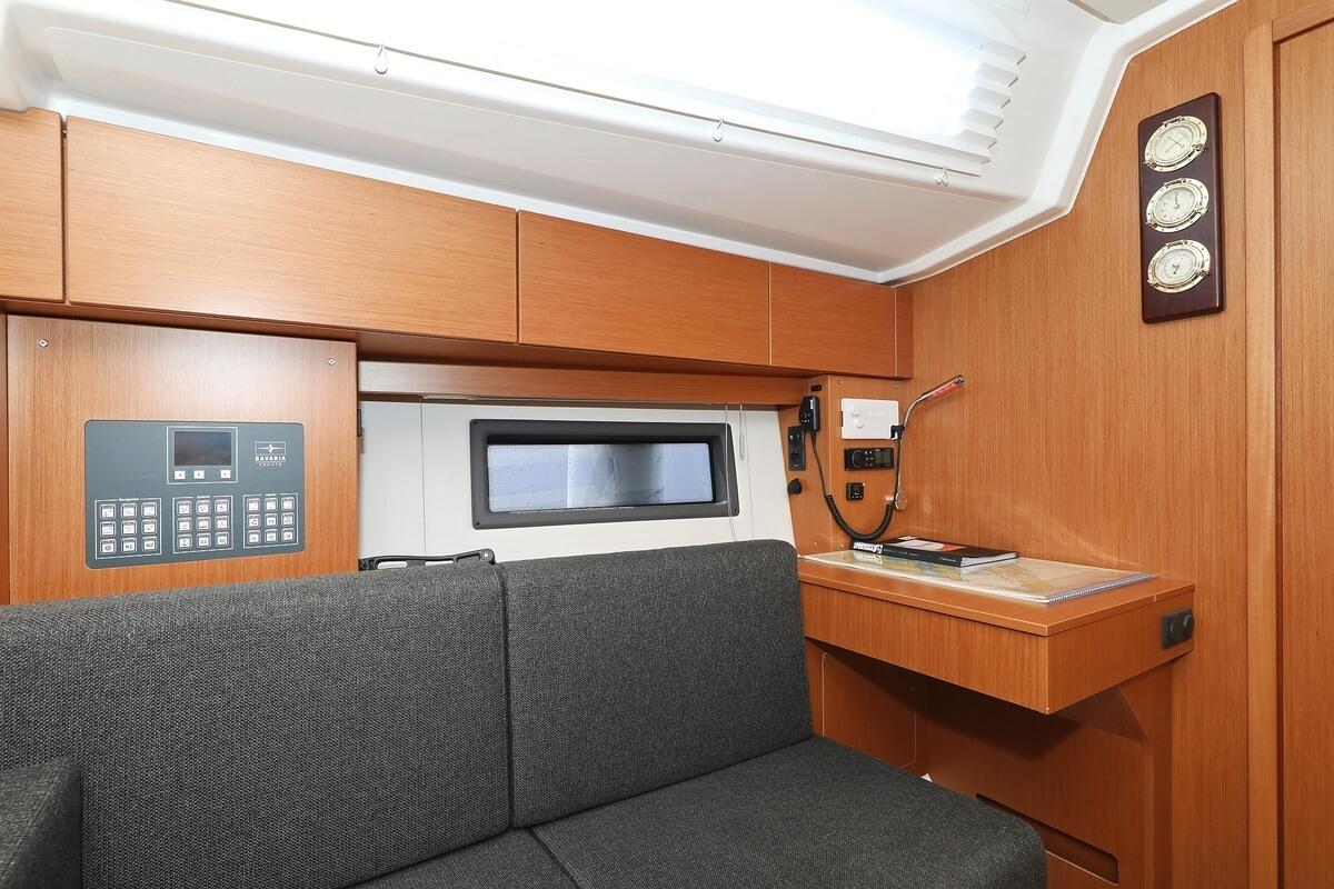 Bavaria C38, picture 12