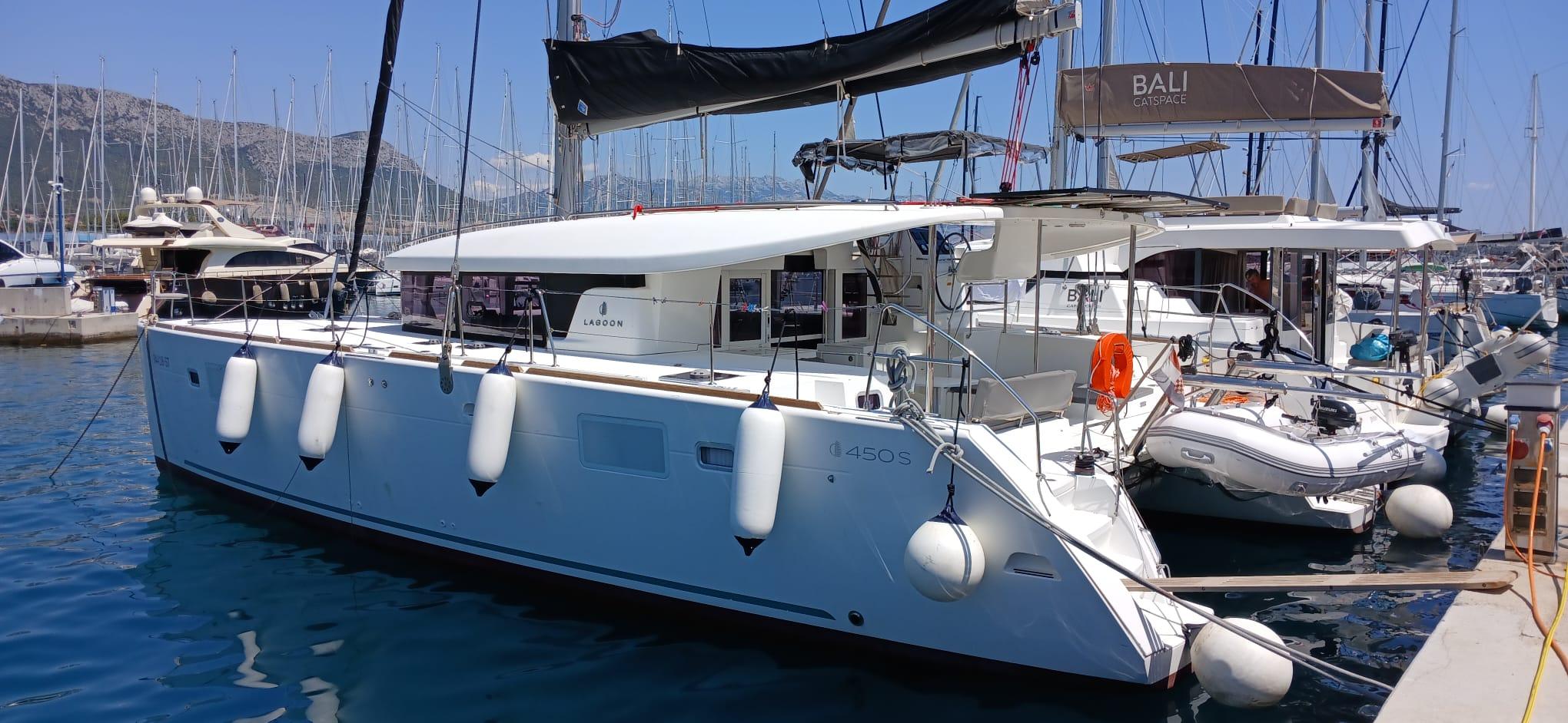 Lagoon 450 S - 4 + 2 cab., picture 3