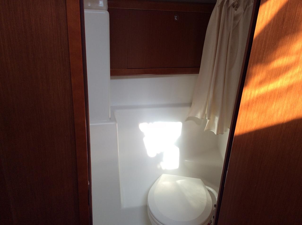 Oceanis 43, picture 17