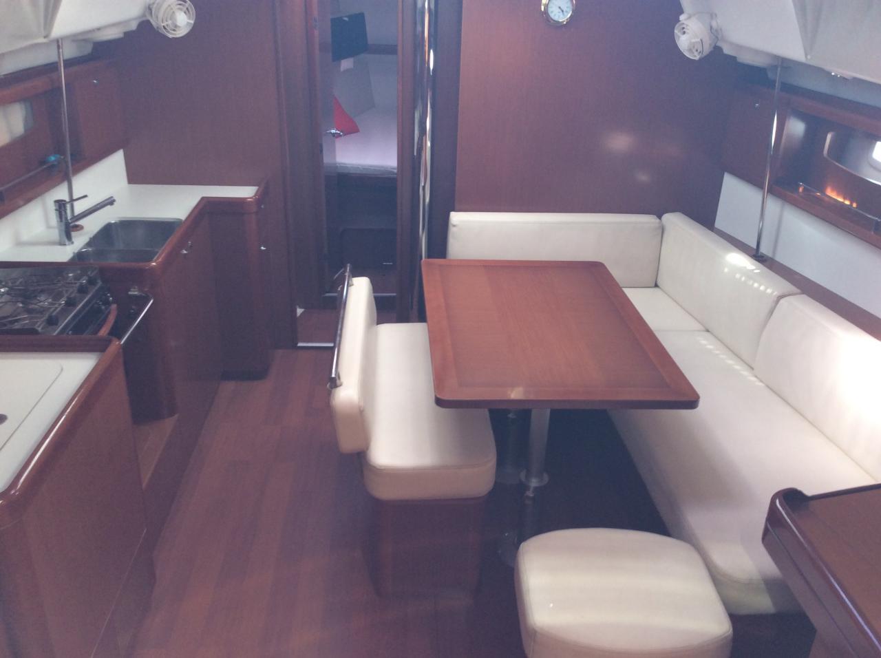 Oceanis 43, picture 4