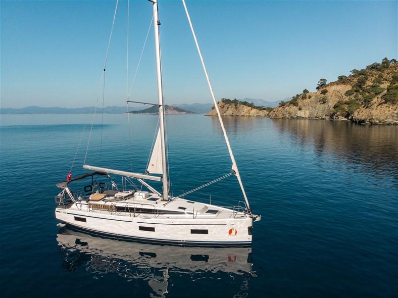 Bavaria C42, picture 3