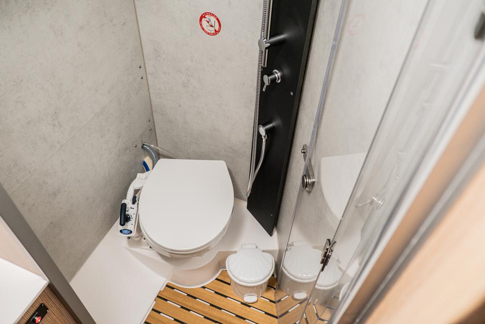 Bavaria C42, picture 23