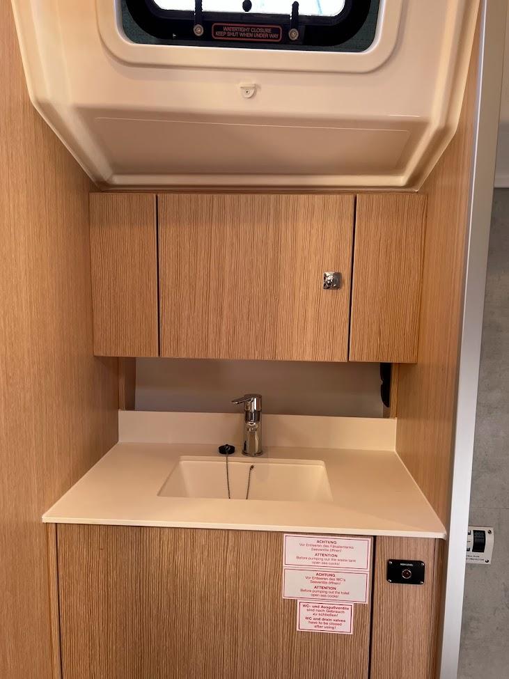 Bavaria C42, picture 13