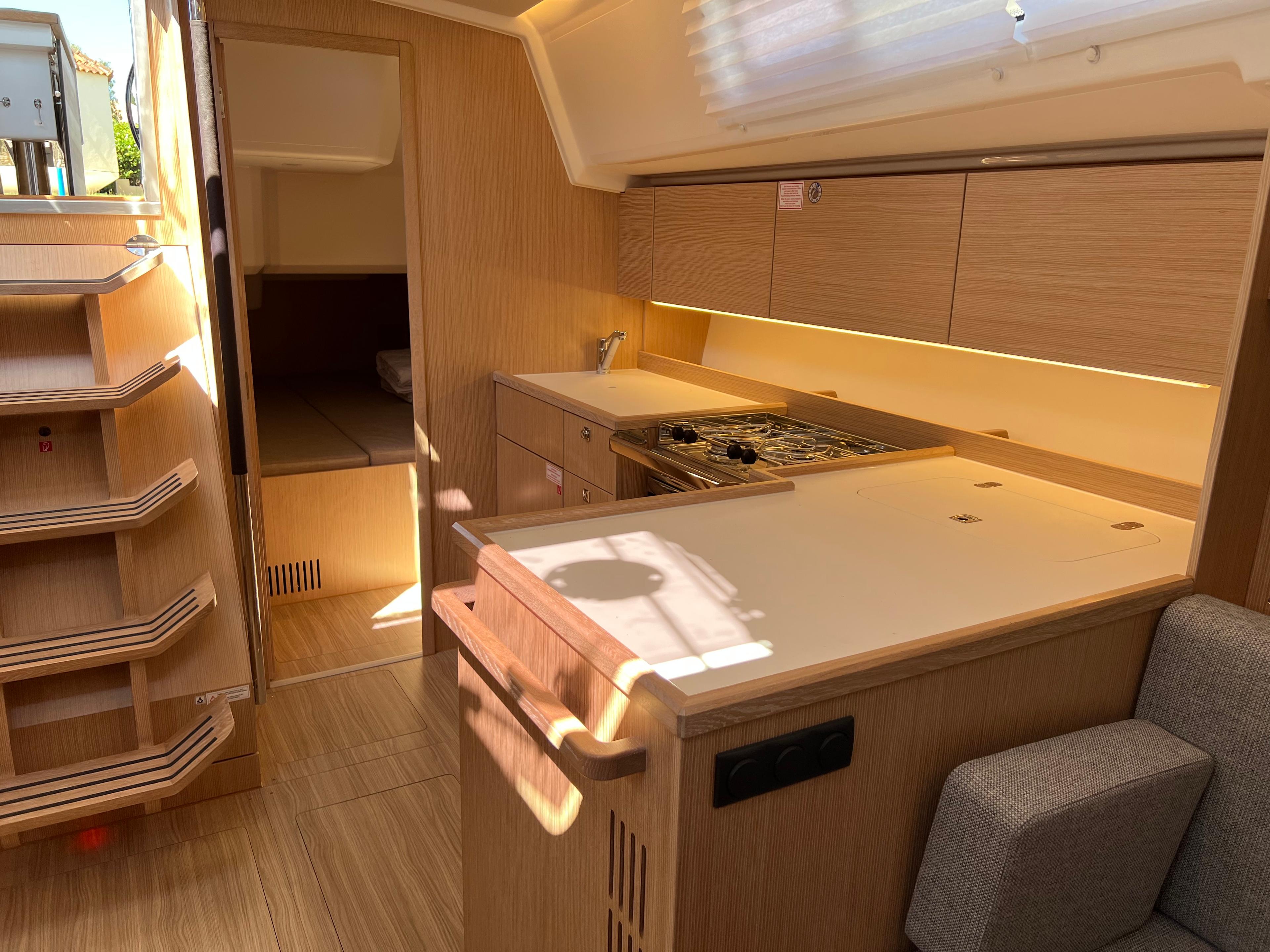 Bavaria C42, picture 11