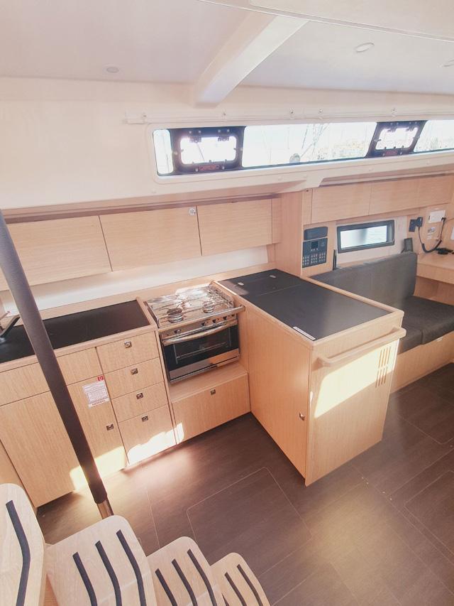 Bavaria C38, picture 12