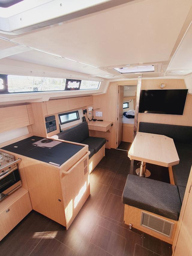 Bavaria C38, picture 8