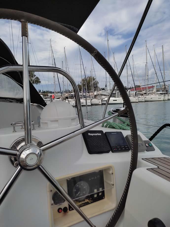 Sun Odyssey 44i - 3 cab., picture 3