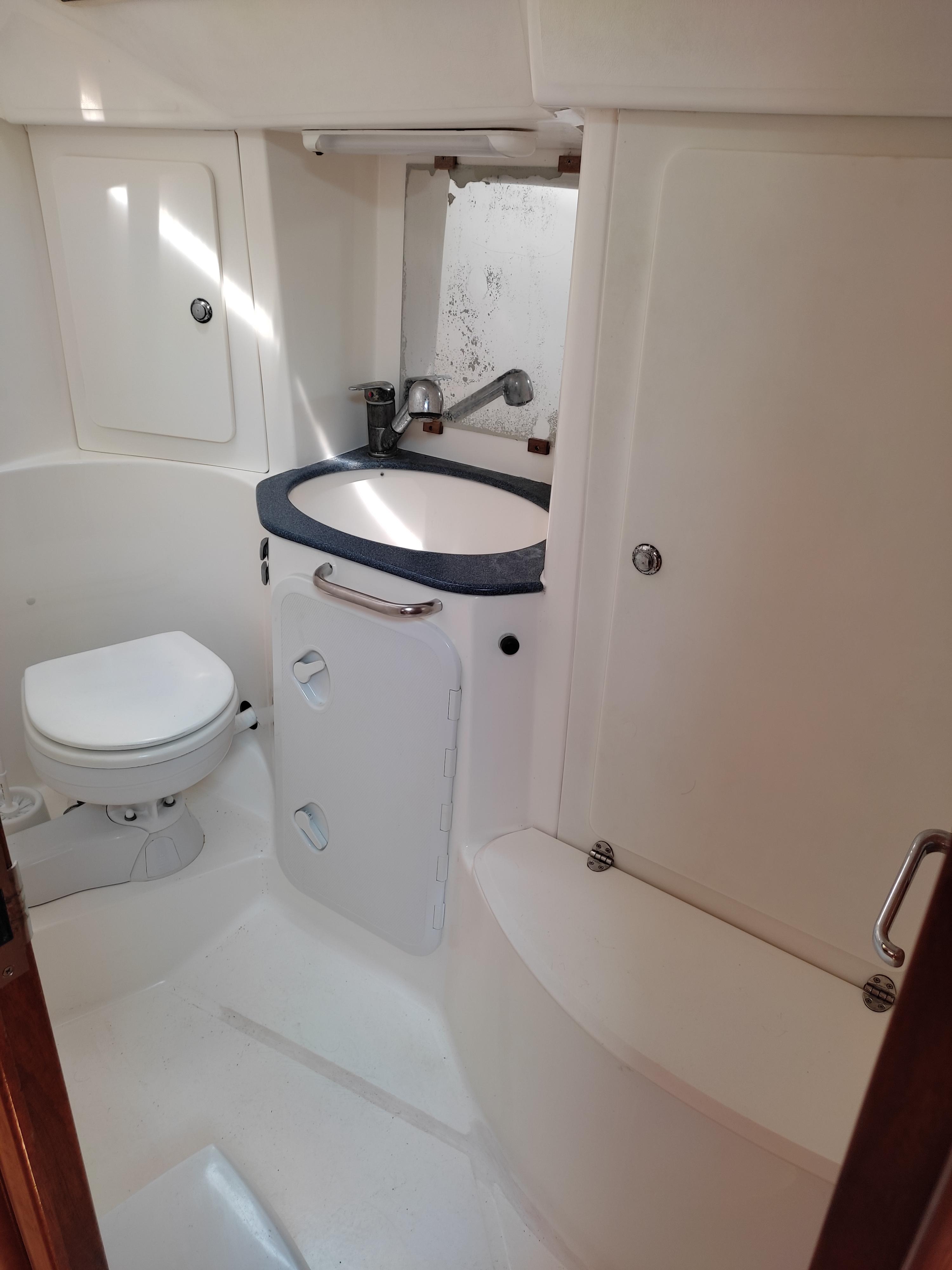 Bavaria 41, picture 13