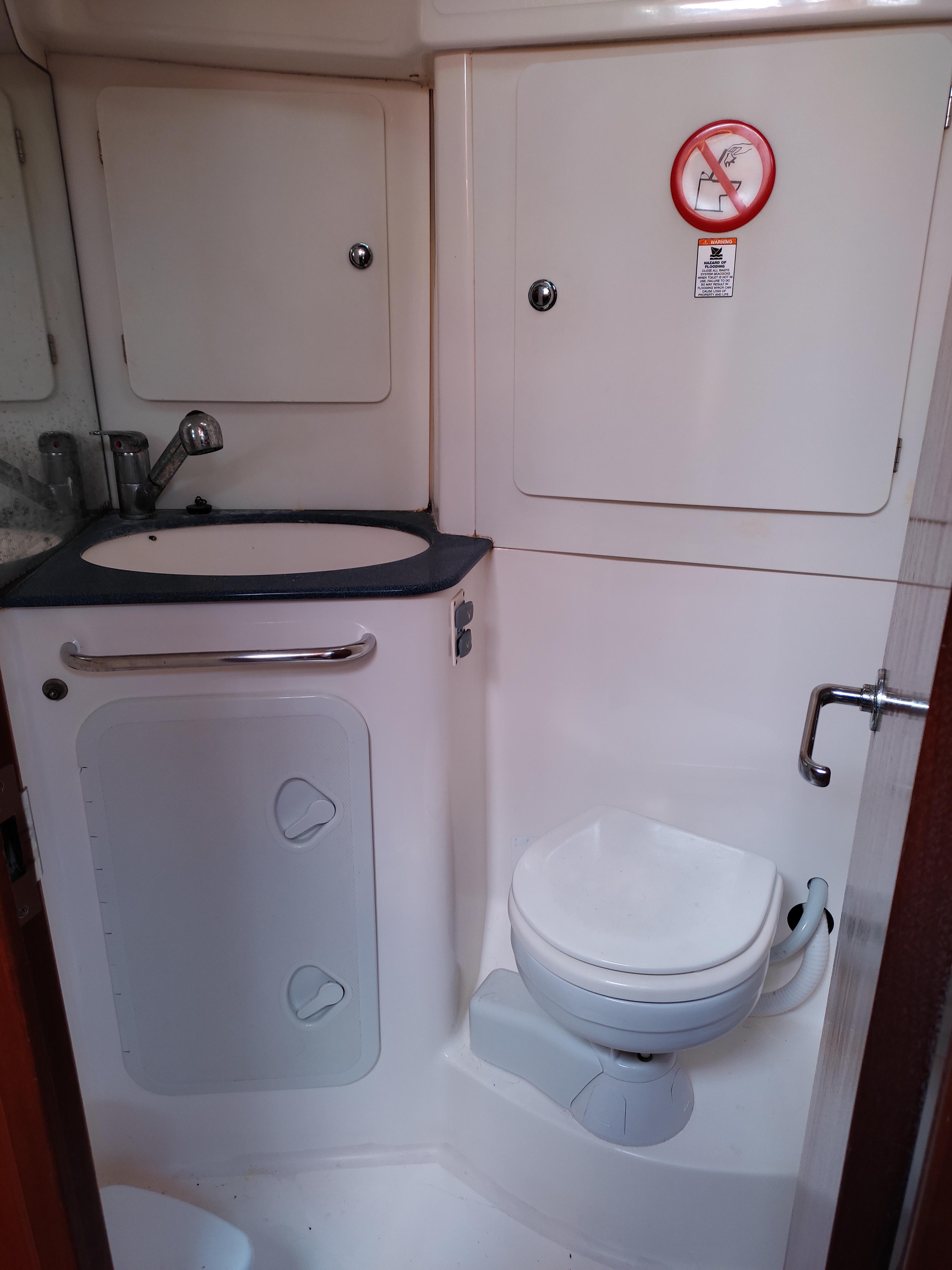 Bavaria 41, picture 12