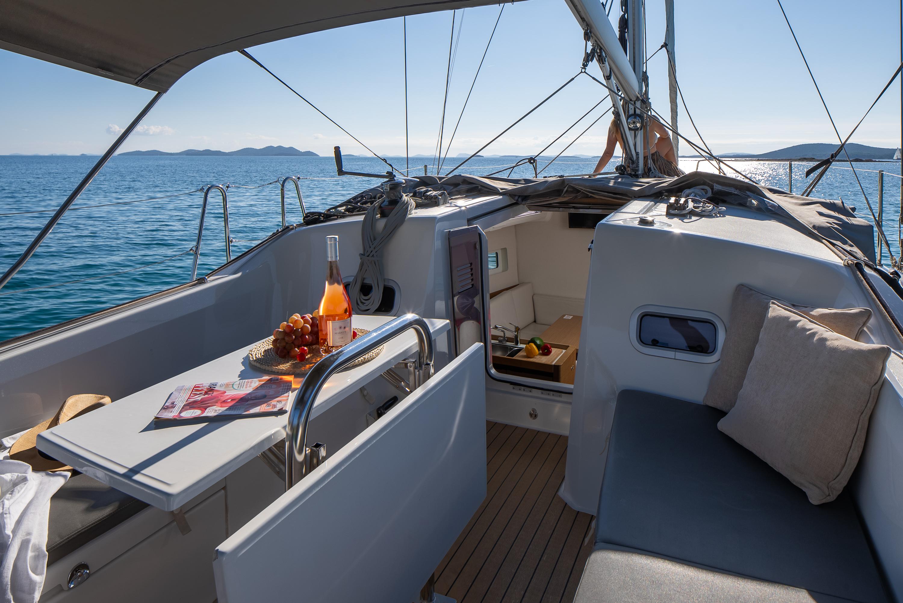 Sun Odyssey 380 - 3 cab., picture 7