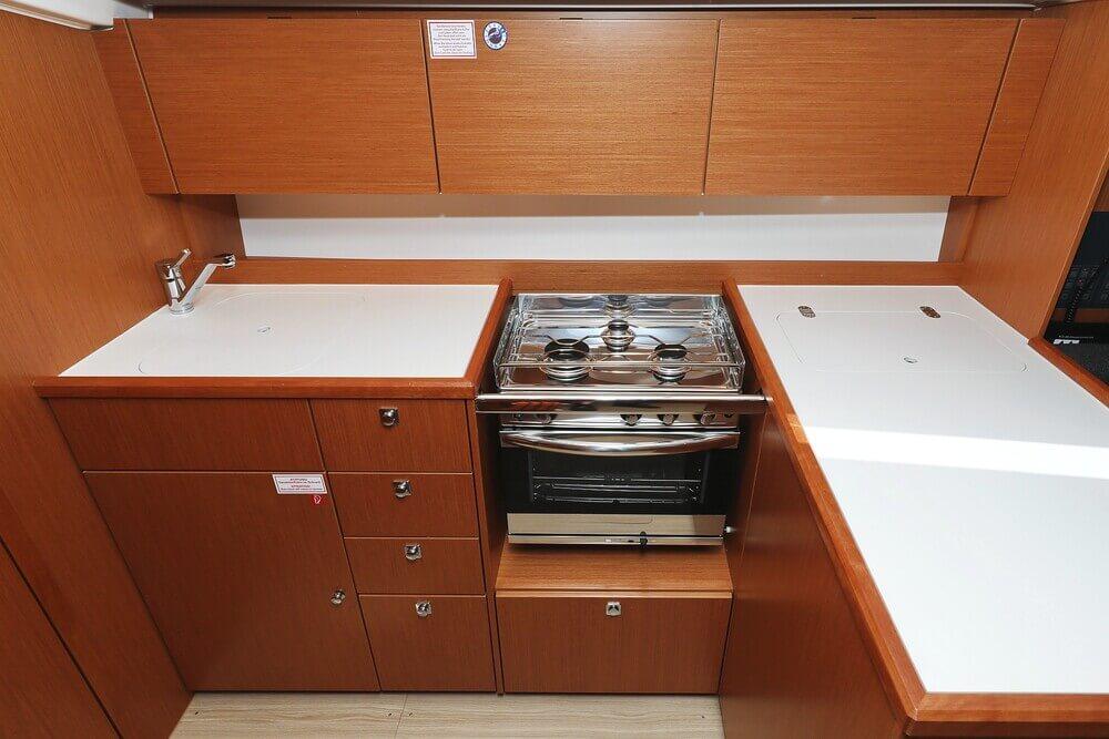 Bavaria C38, picture 10