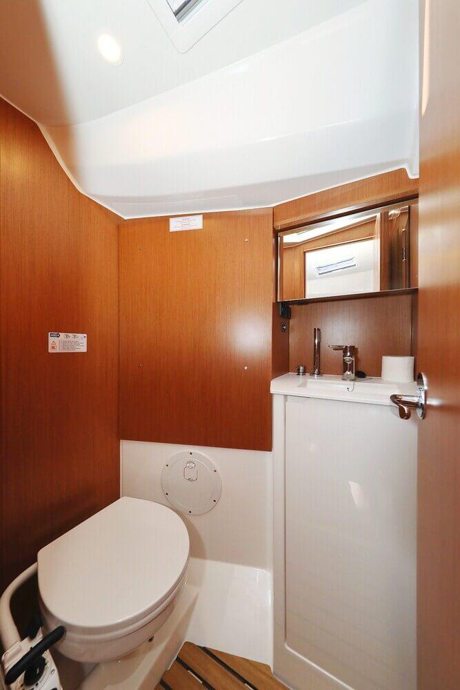 Bavaria C38, picture 18