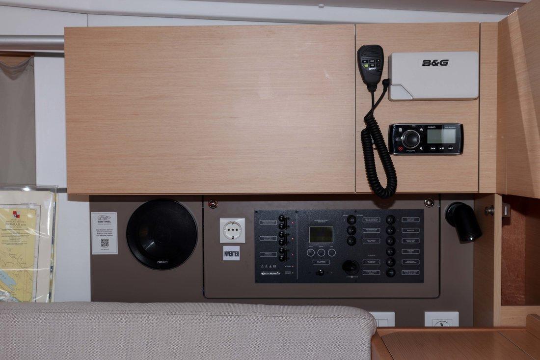 Oceanis 35.1, picture 11