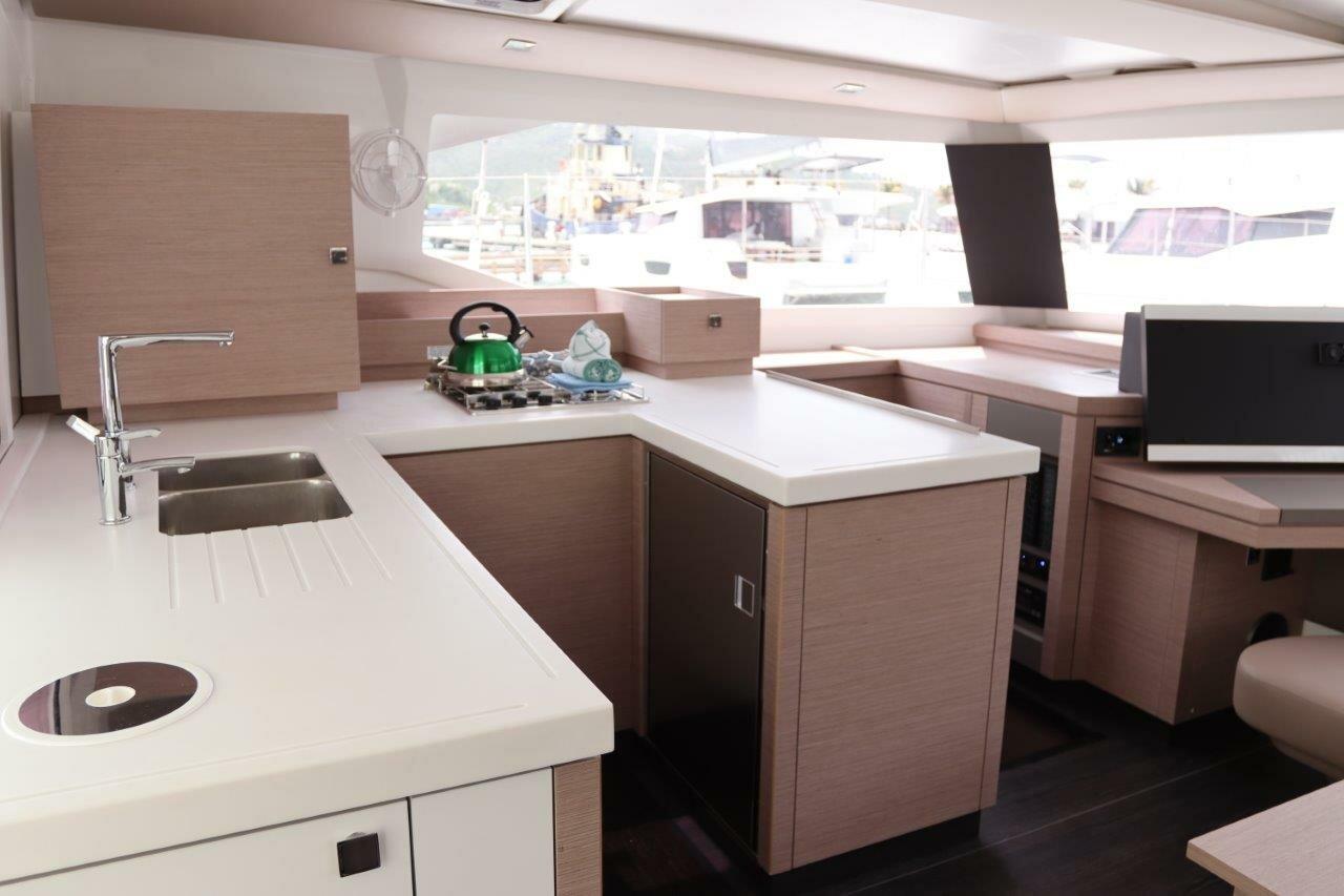 Fountaine Pajot Astrea 42 - 4 + 1 cab., picture 16