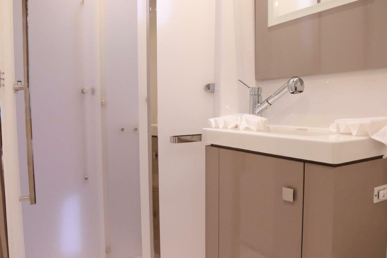 Fountaine Pajot Astrea 42 - 4 + 1 cab., picture 22