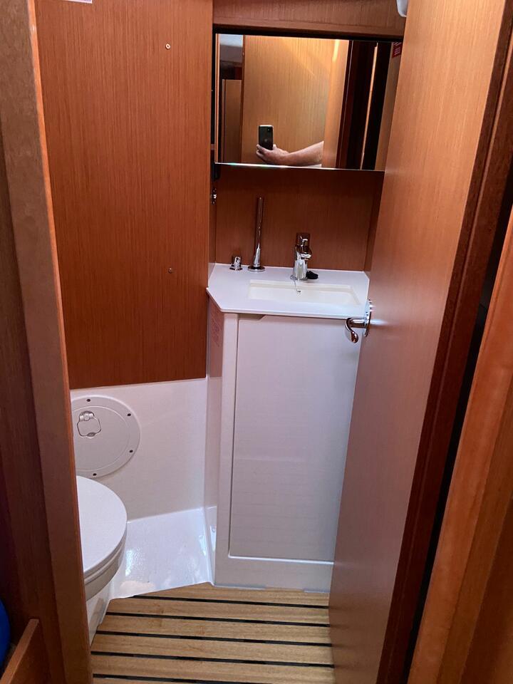 Bavaria C38, picture 8