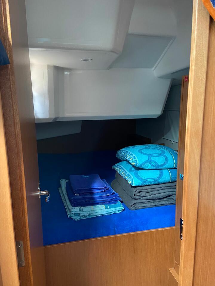 Bavaria C38, picture 6