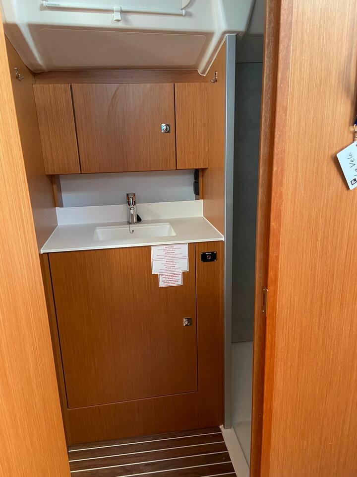 Bavaria C38, picture 9