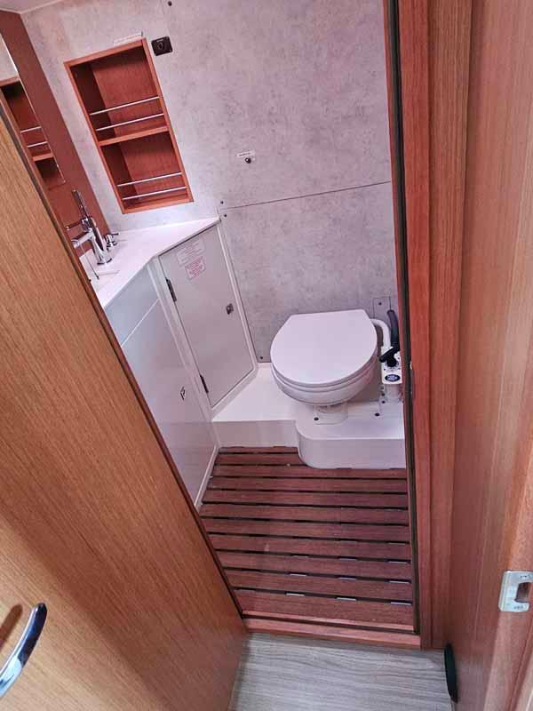 Bavaria C42, picture 12