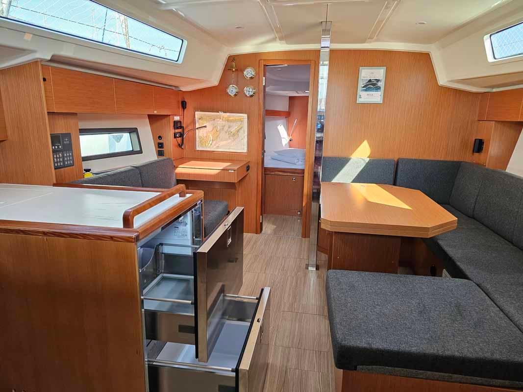 Bavaria C42, picture 3