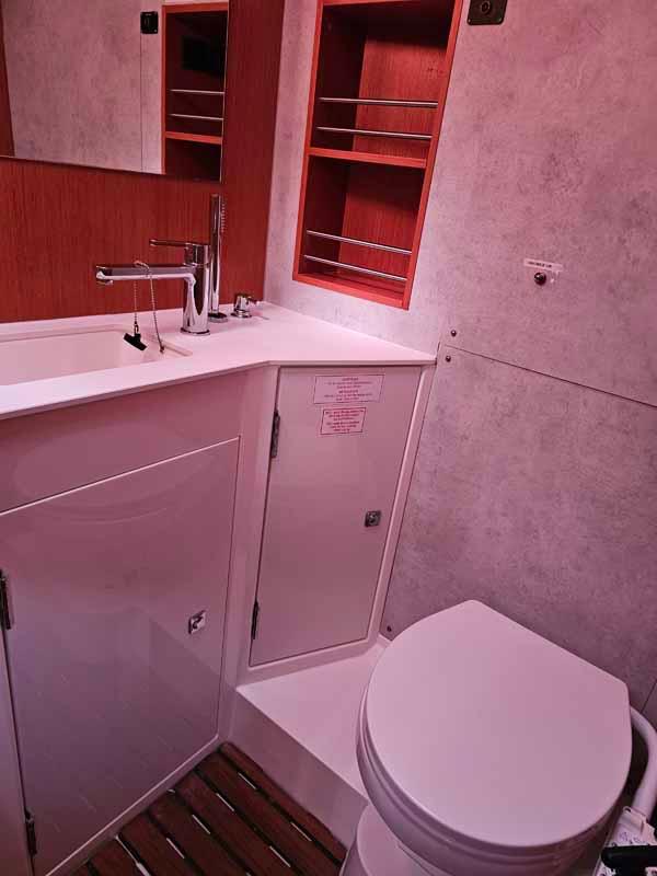 Bavaria C42, picture 13