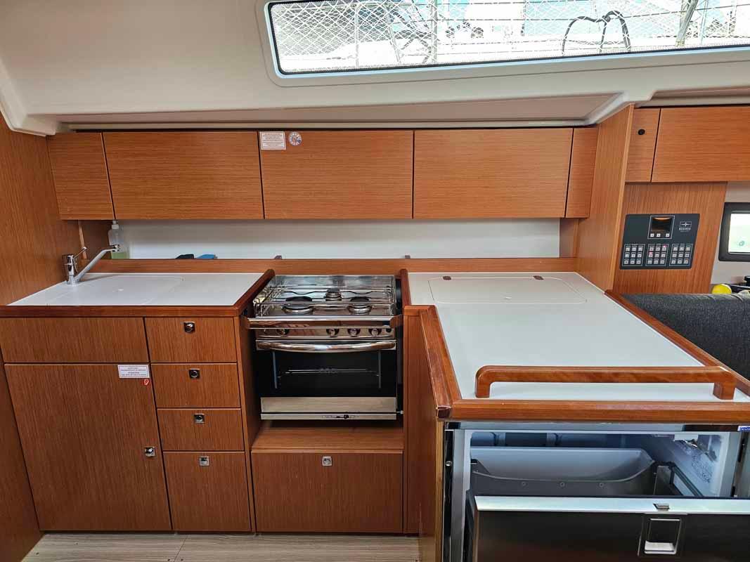 Bavaria C42, picture 7