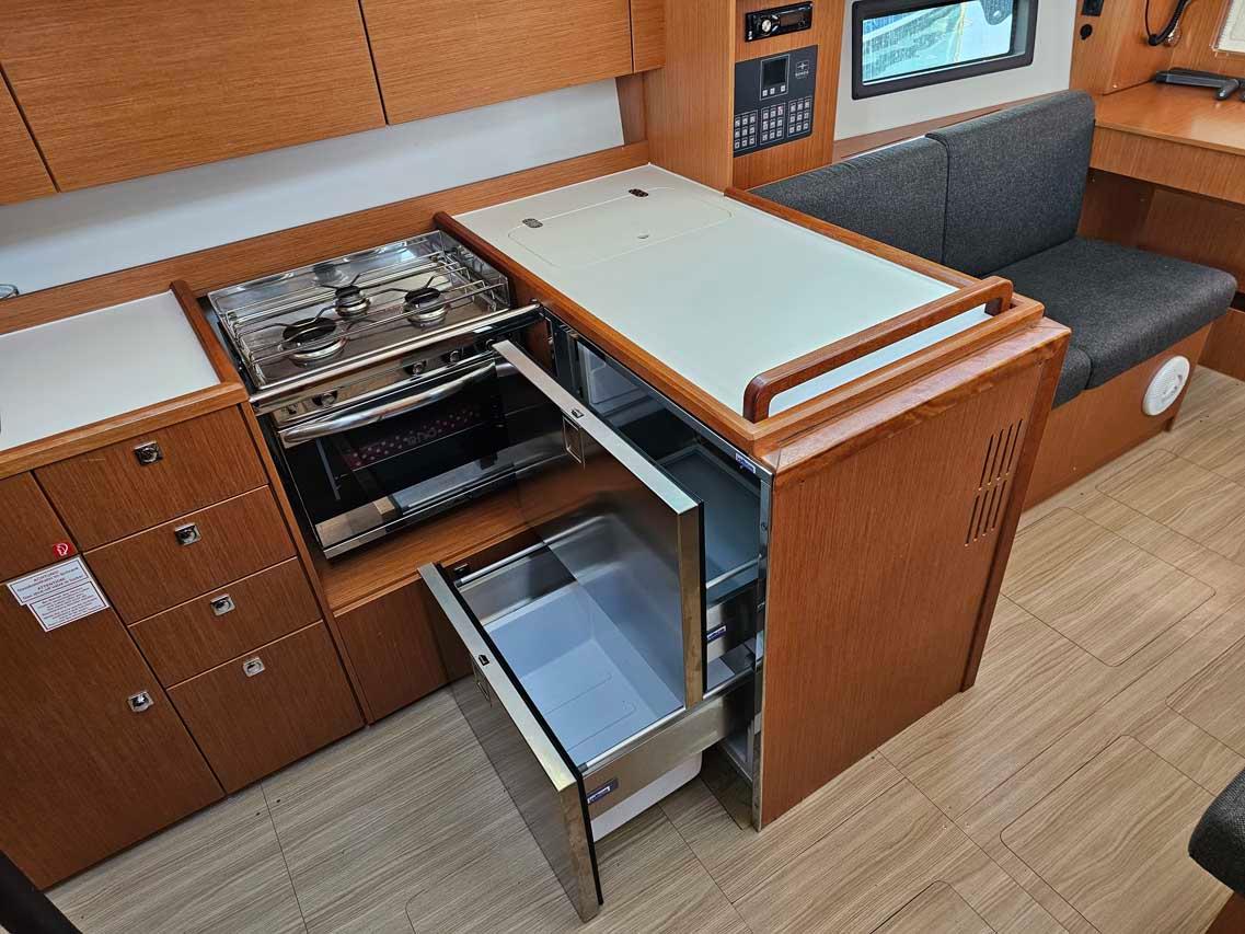 Bavaria C38, picture 13