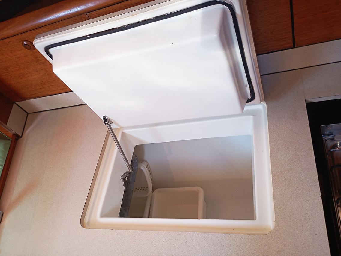 Sun Odyssey 37, picture 18