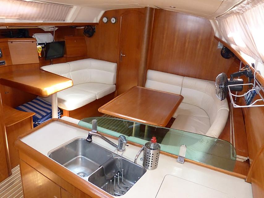 Sun Odyssey 37, picture 11