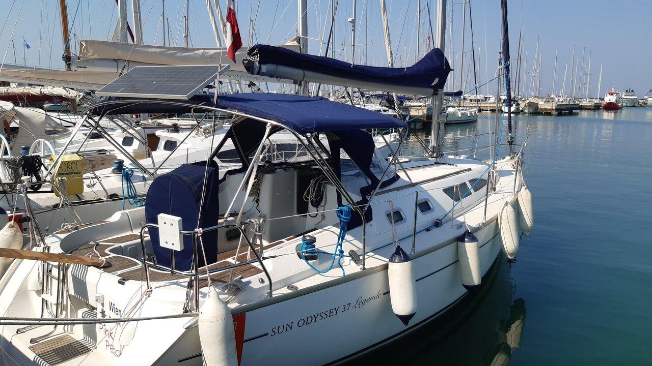Sun Odyssey 37, picture 1