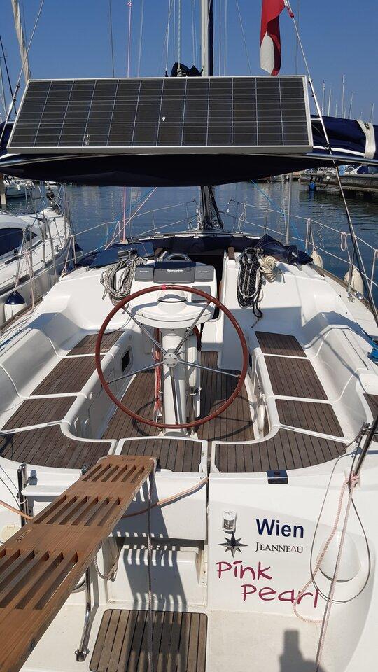 Sun Odyssey 37, picture 3