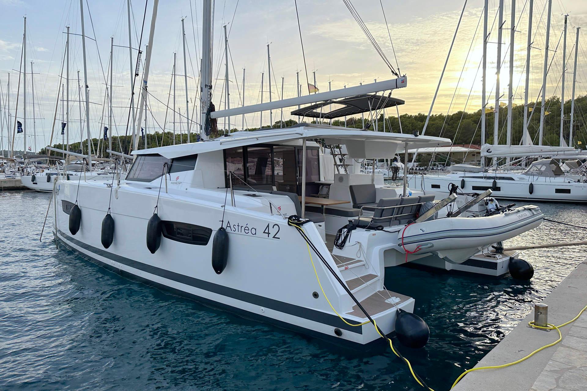 Fountaine Pajot Astrea 42, picture 4