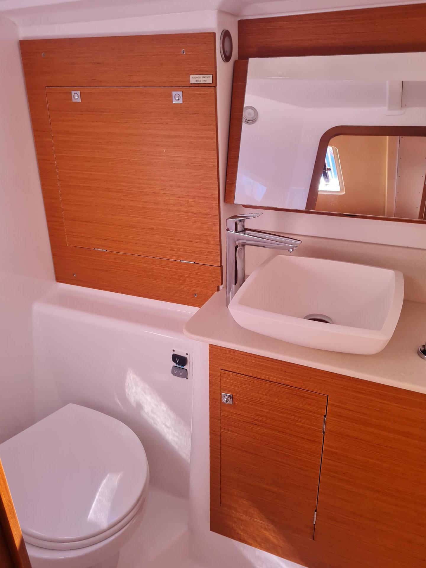 Dufour 390, picture 15