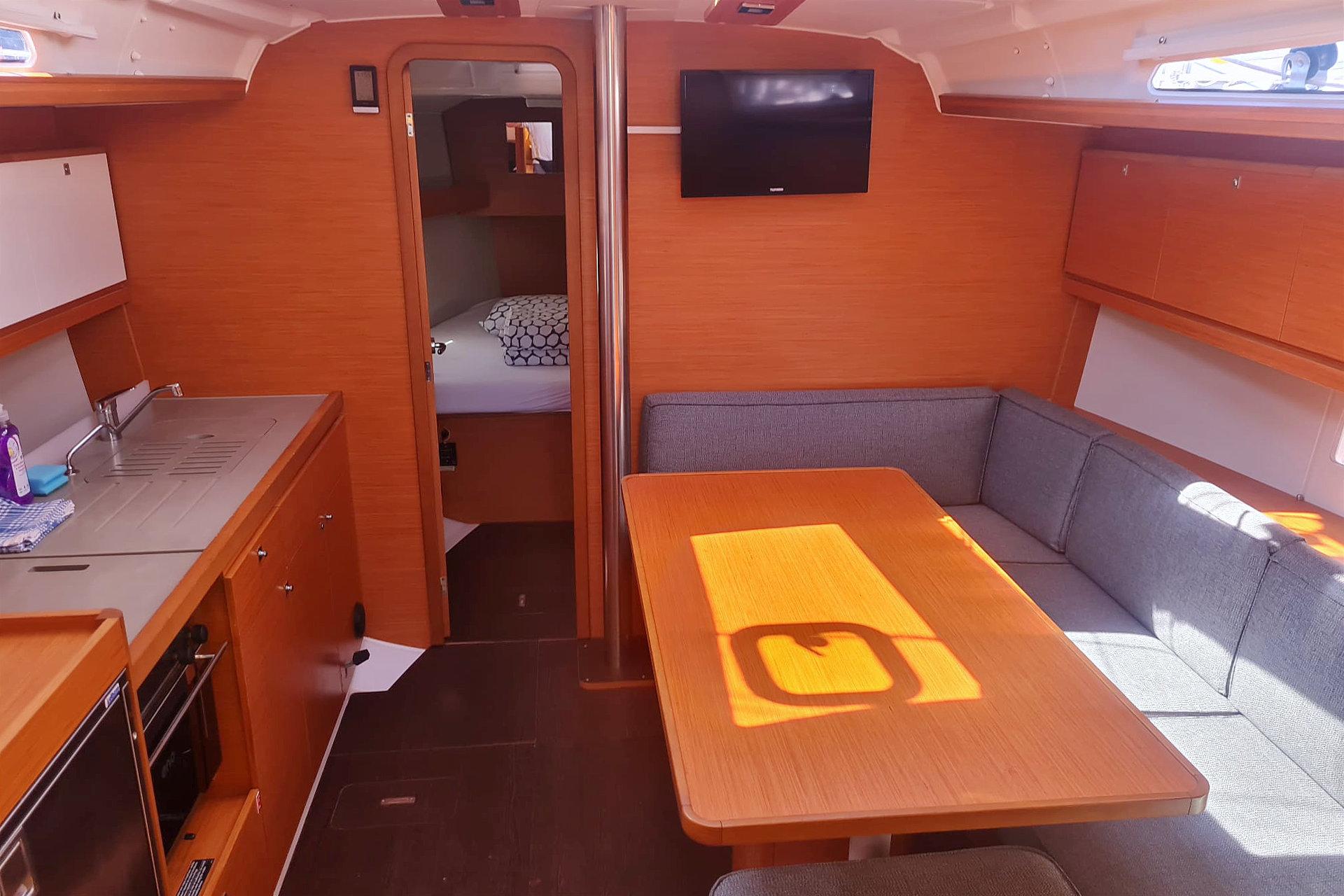 Dufour 390, picture 8