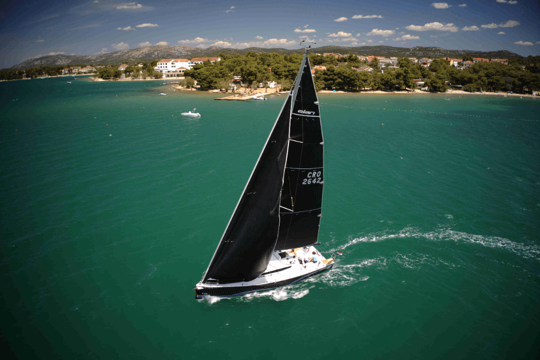 Elan E4 - 2 cab., picture 1