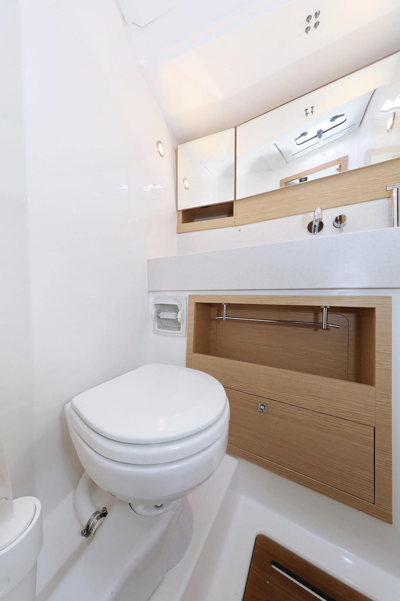 Dufour 470 - 3 cab., picture 38