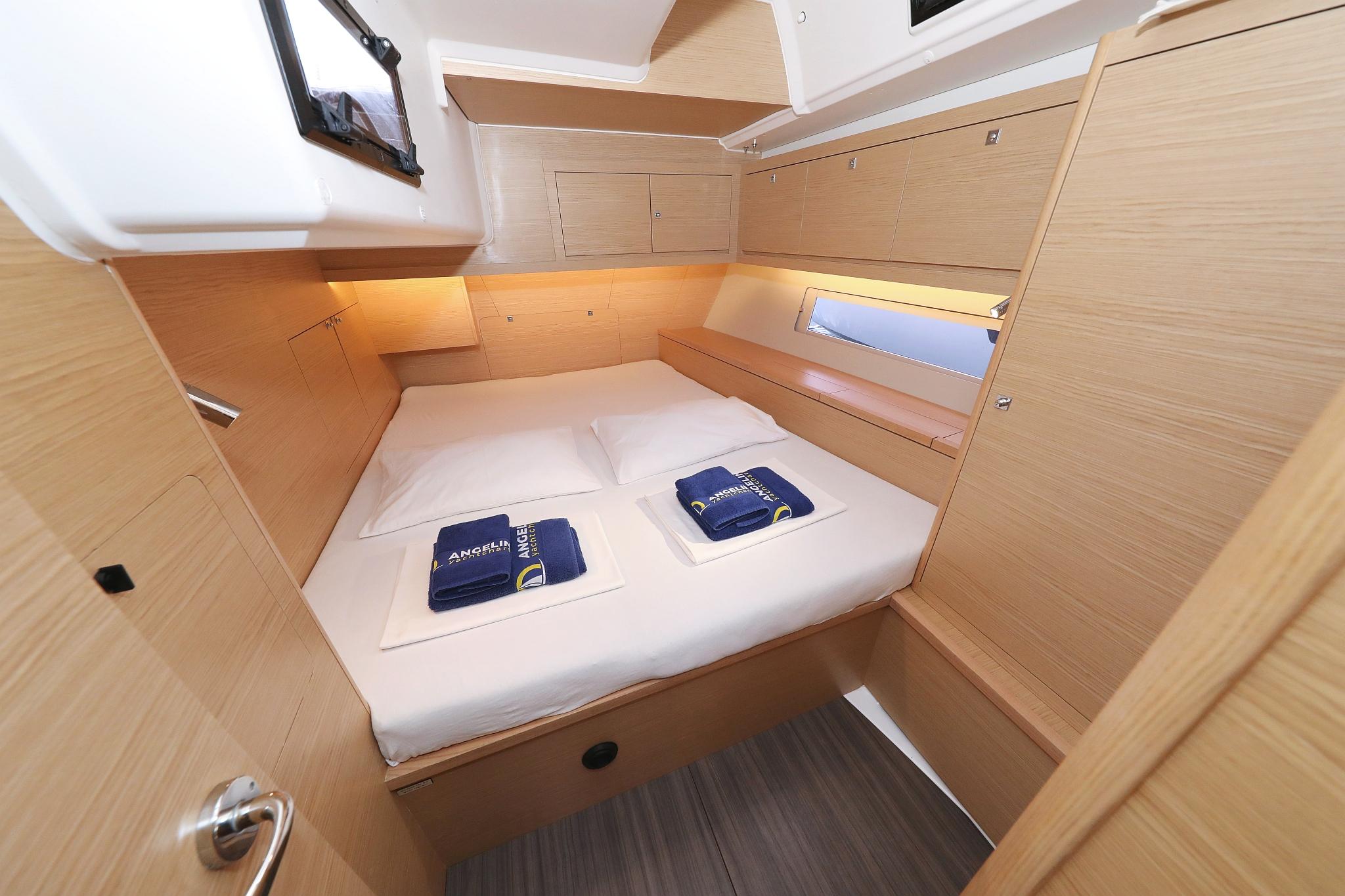 Dufour 470 - 3 cab., picture 30