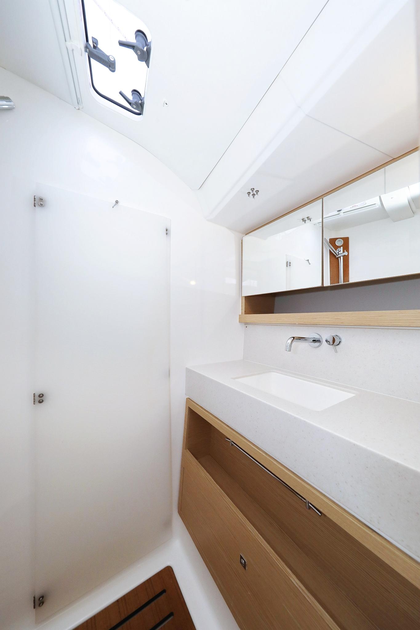 Dufour 470 - 3 cab., picture 40