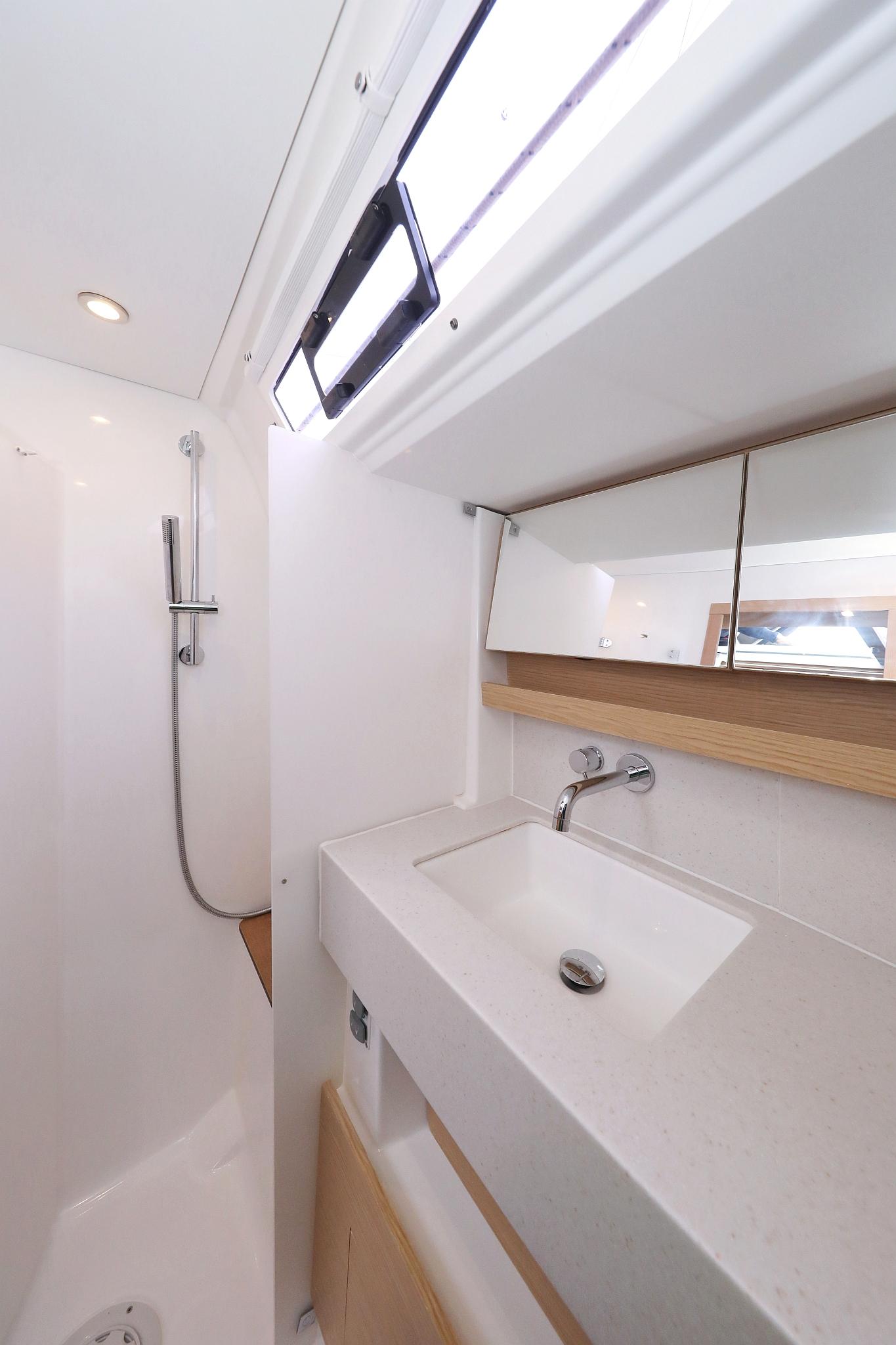 Dufour 470 - 3 cab., picture 36