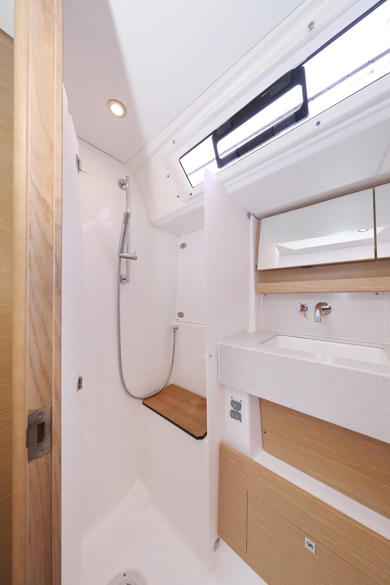 Dufour 470 - 3 cab., picture 34