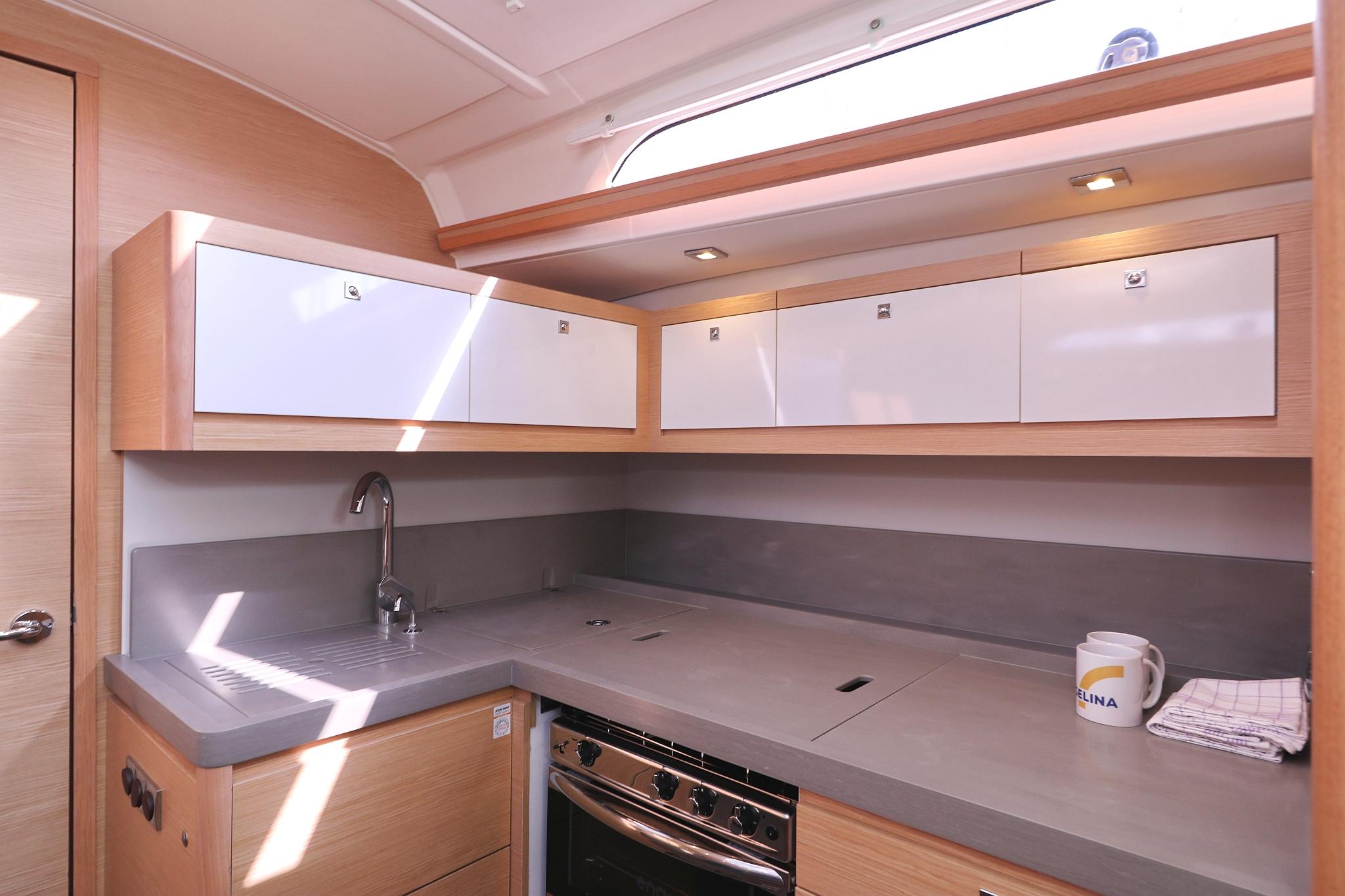 Dufour 470 - 3 cab., picture 17