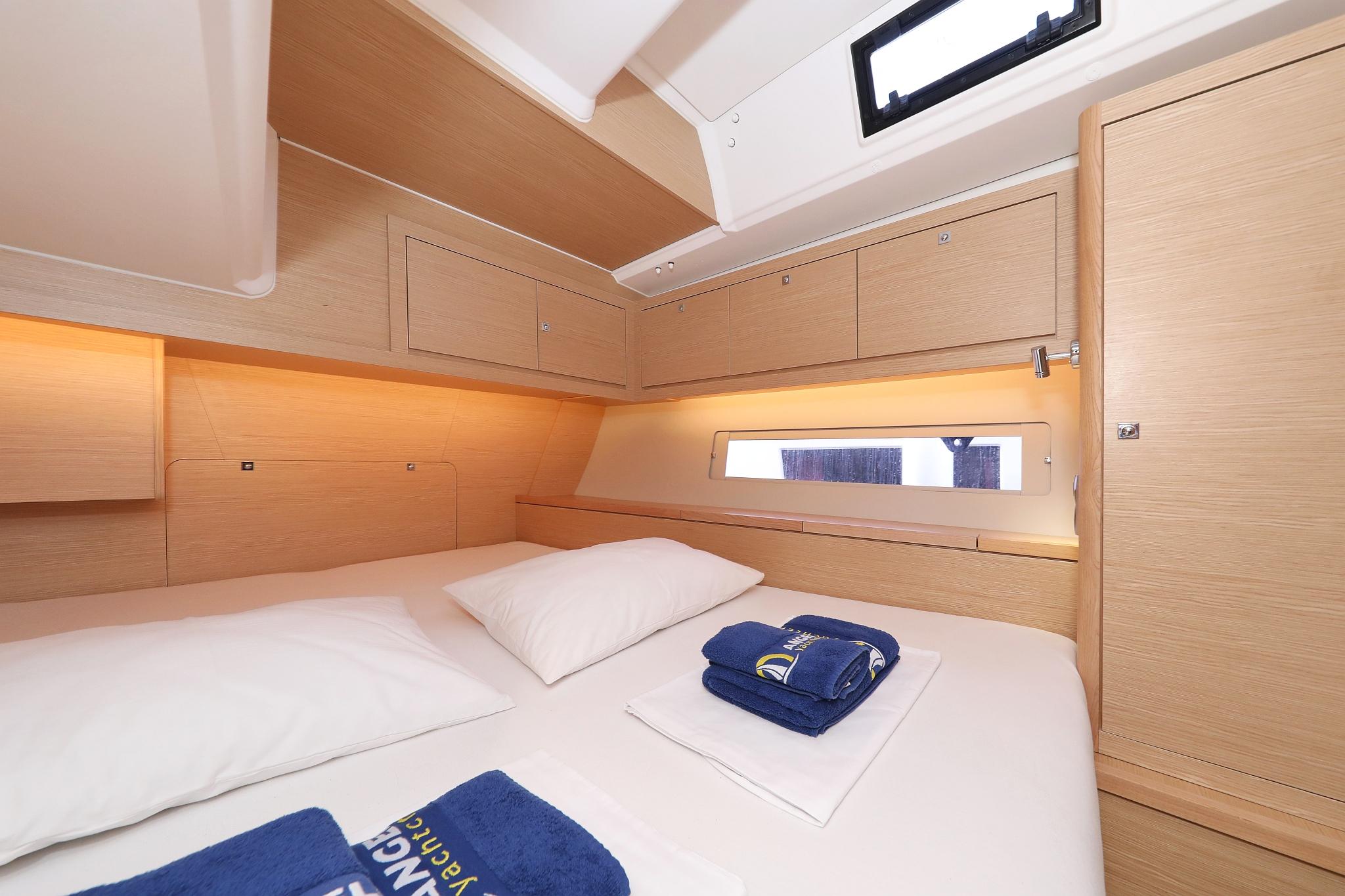 Dufour 470 - 3 cab., picture 32