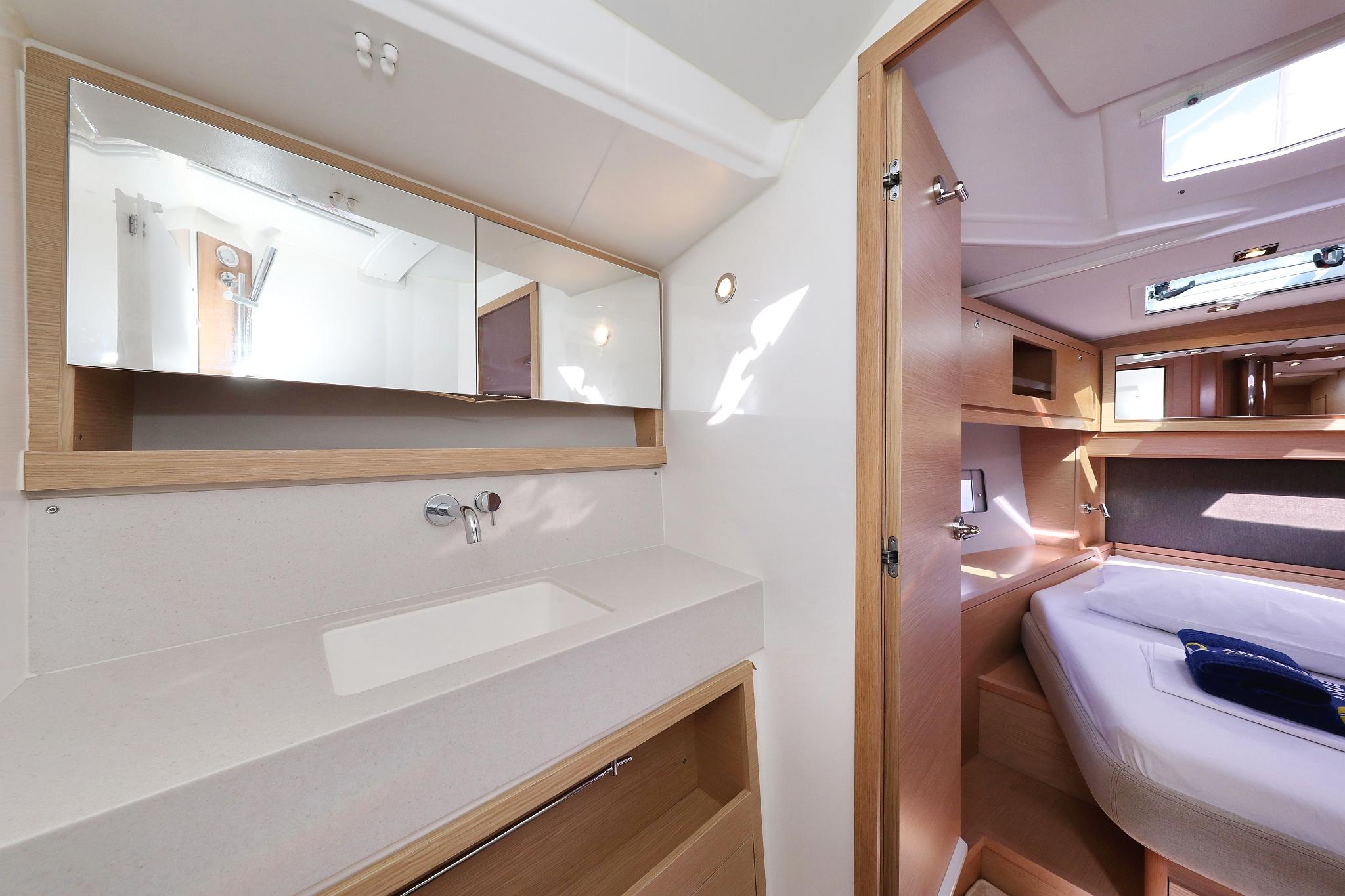 Dufour 470 - 3 cab., picture 33