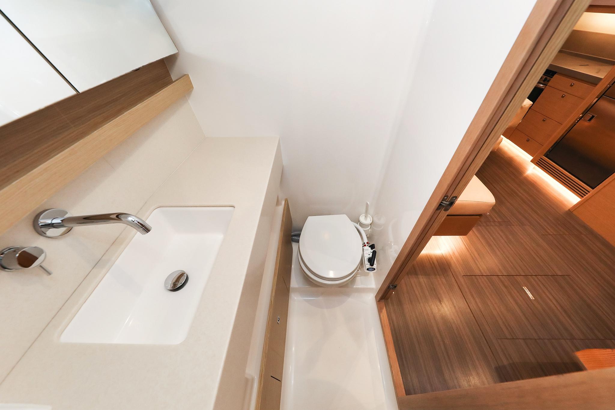 Dufour 470 - 5 cab., picture 41