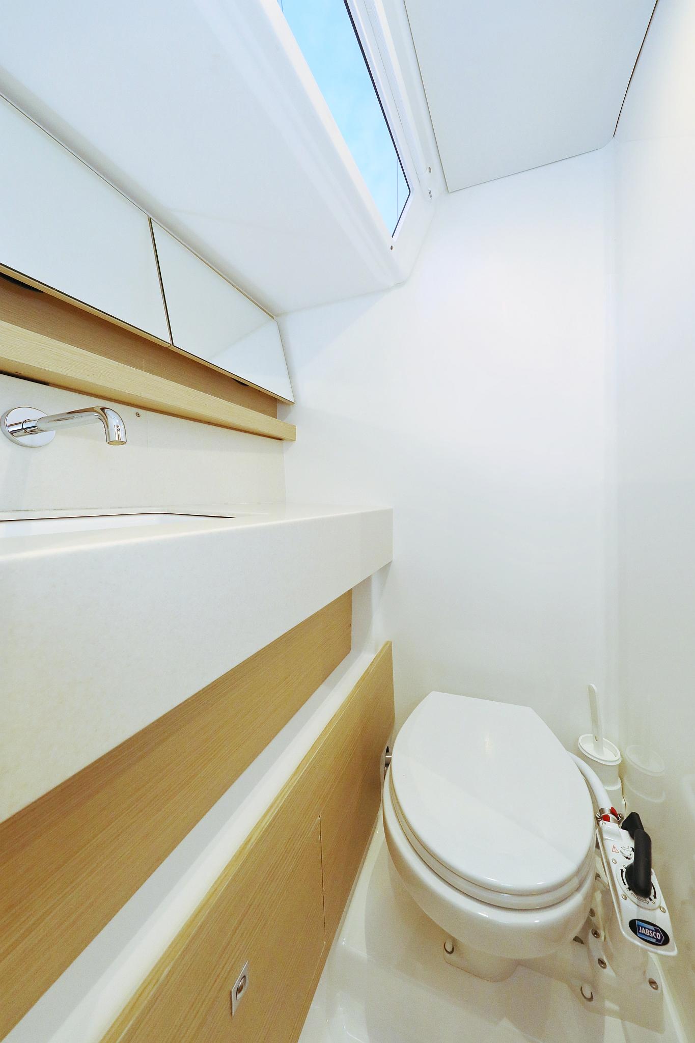 Dufour 470 - 5 cab., picture 40